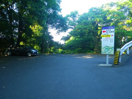 松尾寺第１駐車場に車をとめてスタート。参拝者だけでなく登山者も駐車して大丈夫らしい