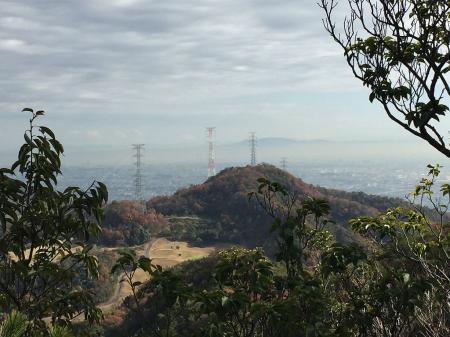 満願寺西山のピークが見えた。一旦下って登ることになる