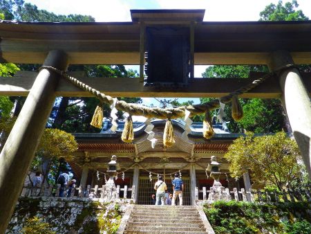 玉置神社の本殿で参拝しようと思ったけど興味がないので撮影だけしておいた
