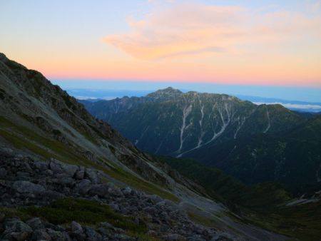 明け方の笠ヶ岳を撮影してみた。いつかあそこにも登ってみたい