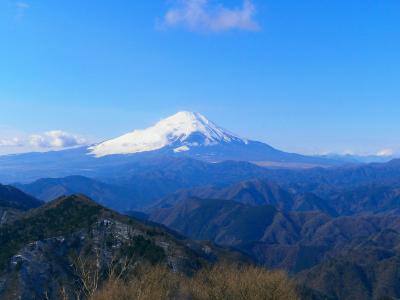 鍋割山の山頂からも富士山はこの通りデカデカと見える
