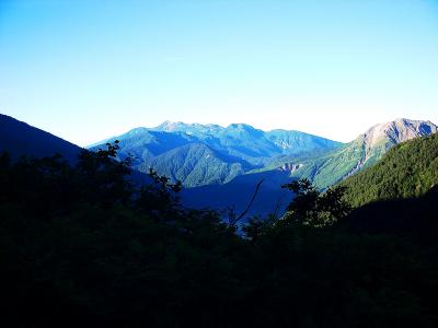 岳沢からは乗鞍岳が見えた。乗鞍岳は山の形ですぐわかった
