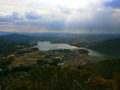 南側は千丈寺湖を含む風景が一望できる