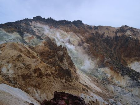 山頂はここから見えてないのかな！？断崖絶壁になっていたので上部の岩場のどこかかもしれないけどね