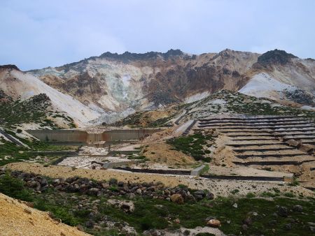 この角度から恵山の山容を撮影したが、やはり迫力があってカッコいい。噴火したら怖いけどね