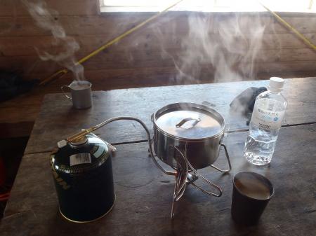 藤原山荘でコーヒー飲んで温まる