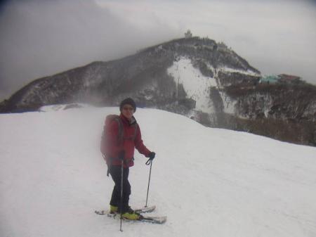 スキーを持ってきたので御在所のスキー場で滑ってみる。ゲレンデは狭いし雪遊びといった感じだった