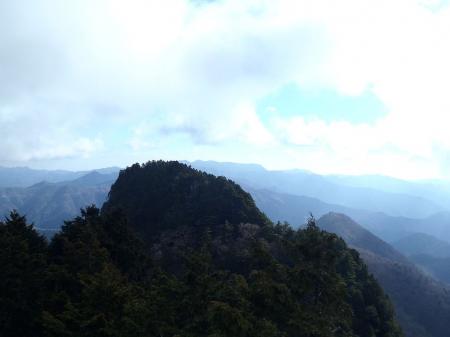 さっき登った日本岳のピーク