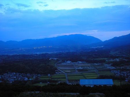 かんぽの宿富田林に行く道路の途中から大和葛城山がよくみえる