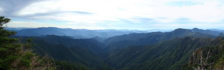 八経ヶ岳から山々の絶景展望はパノラマでどうぞ！