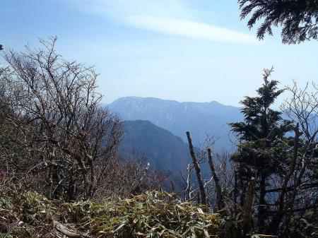 大日山山頂からは弥山、八径ヶ岳への展望だけあった
