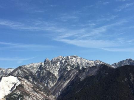 稲村ヶ岳と大日岳の山肌がすばらしい