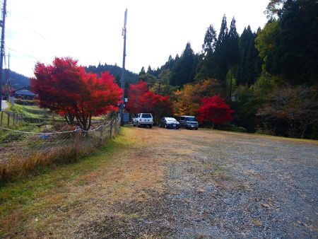おけや有料駐車場に戻ってきた。今回は昼間過ぎには山行が終わったけど、京都・北山を満喫できたので良かった