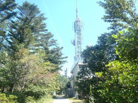 摩耶山頂手前の電波塔。ここまでくるとほぼ山頂