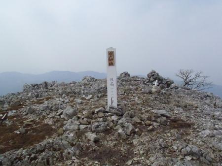 霊仙山頂(1084m)