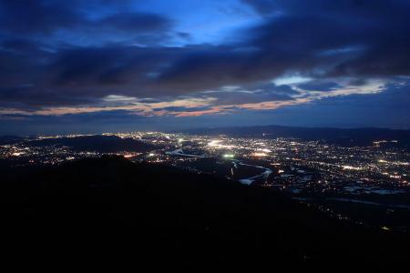 パラグライダー場からの夜景パノラマ画像はこちら