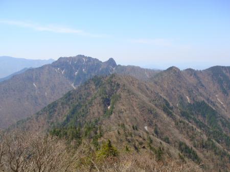 稲村ヶ岳と大日山が見えた