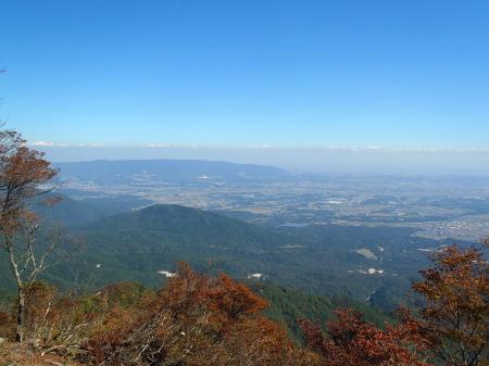釈迦ヶ岳山頂は視界は狭いけど北東側の展望はあった