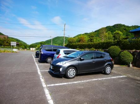 有料駐車場からスタート。１日５００円の駐車場