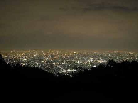 高安山の展望台からの夜景