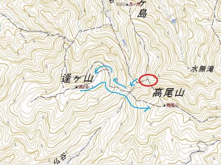 ここから寄り道で峰ヶ山に行きたいので少し谷を降りて谷を登って仏谷峠を目指す。つまり青線のようなルートをとって高尾山に行きたいと思う