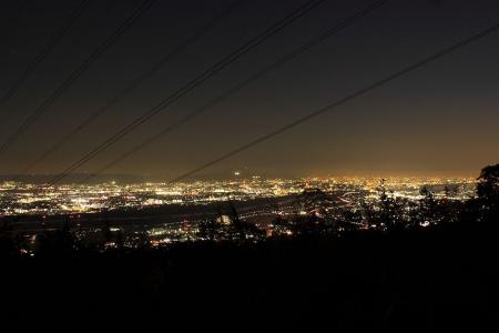 北摂一番の見晴所からの夜景。島本町から高槻市まで望むことができる
