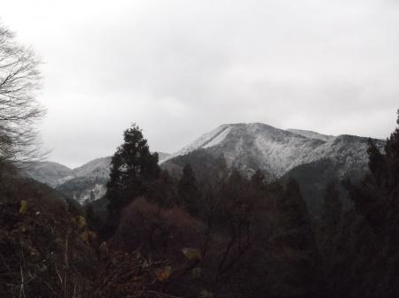 金剛山も真っ白だ。明日いく予定