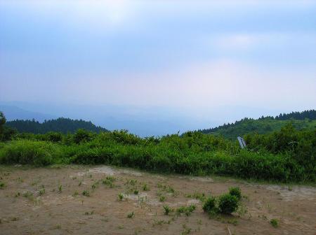 今日は霞んでいて景色が見えないけど本当なら大阪平野と奈良盆地が見えるらしい