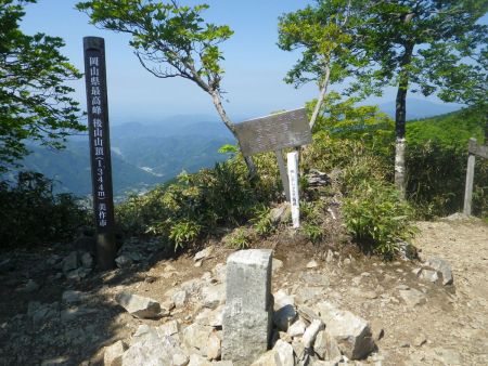 後山は岡山県の最高峰なんだよね。蒜山より高いってのがイメージつかないんだけど、ここが最高峰らしい