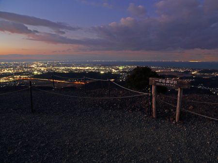 次なる目的地である一宇田展望台から夜景の撮影を開始。ここは日本夜景100山の一つでもあるからね