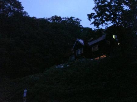 朝早くの猿倉山荘