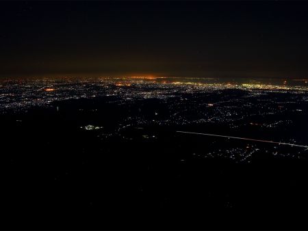 深夜に入道ヶ岳山頂に到着して午前3:40頃から夜景撮影。名古屋市内～三重県の桑名市や四日市市などが一望できる