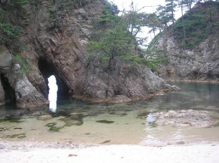 夏に泳ぐときに洞窟の中に入ってみたい