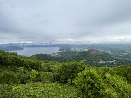 伊達市街と昭和新山、洞爺湖がよく見えた