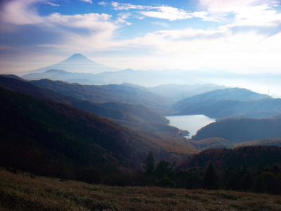 これが前回見れなかった大菩薩湖と富士山のコラボ。見事にリベンジ達成した感じ