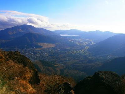 金時山山頂からの芦ノ湖方面。やっぱ丸岳に比べると遠くなったね