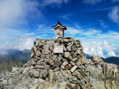 最後に人がいなくなったので、奥穂高岳の山頂を撮影しておく。さようなら奥穂高岳