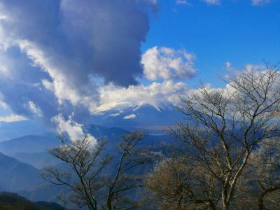 富士山が見えたが雲にかくれてる。まあもう富士山にはあんま興味ないけど・・・