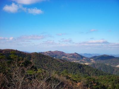 剣尾山山頂付近からみえる深山