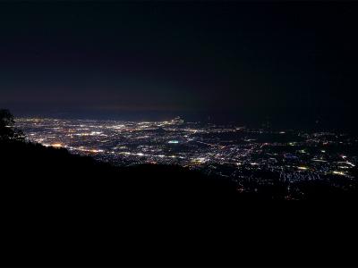 最後はテイクオフ場からの夜景。ここの夜景は個人的に好みだったりする。見えてるのは御所市あたりかな