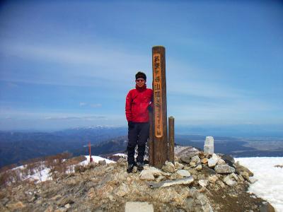 人生で３度目かな。武奈ヶ岳山頂(1214m)に到着。また記念撮影をしてもらう