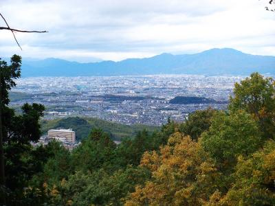 途中、展望の良いところがあって京都市街が見える