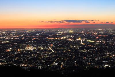 高尾山からのトワイライト夜景。西向きといえば夕方のトワイライトタイムに限る