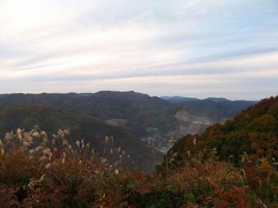 高ヶ尾山とは反対側に鉄塔が見えて展望の良さそうなところがあったので行ってみた