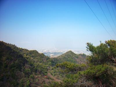 少し登っていくと泉佐野市街やりんくうタワーゲートが見える