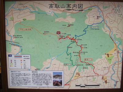 鷹取団地バス停付近で高取山の案内図を見る