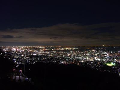 高取山神社の手前、階段を登りきったところで夜景撮影をする。神戸、大阪方面