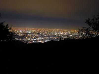 天上ヶ岳から南側の夜景。箕面市とか大阪北部あたりだろう