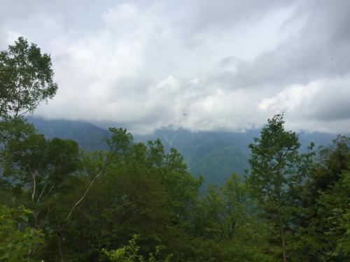 本当はここから宝剣岳や千畳敷カールが見えるらしいけど、雲に覆われて見えなくなっていた