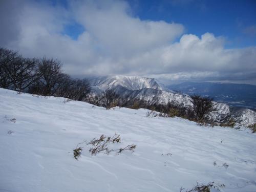 藤原岳も見えたけど雲の中だったり・・・今日、この付近の山頂は全部雲に隠れていた